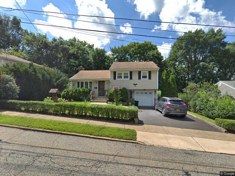 15 Meadowbrook Ln
