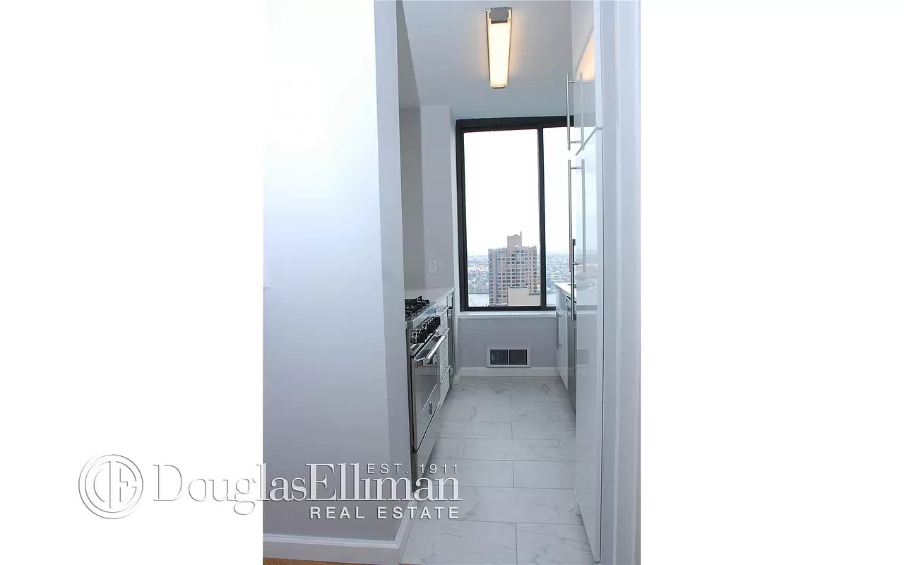 300 East 93rd Street Unit: 40D