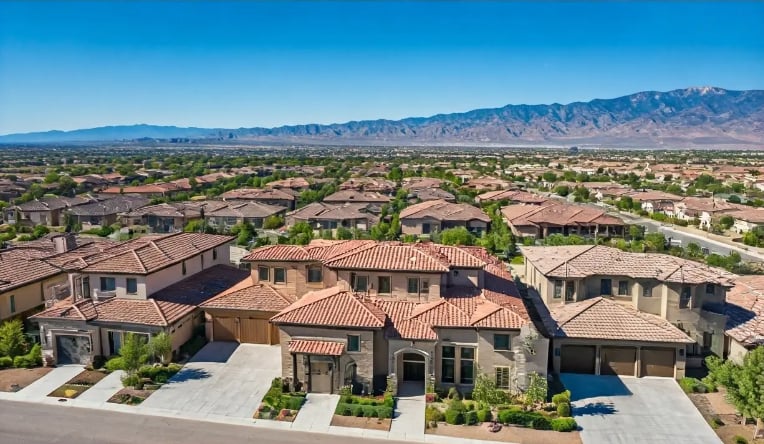 7 Things to Consider Before Buying a Luxury Home in Henderson