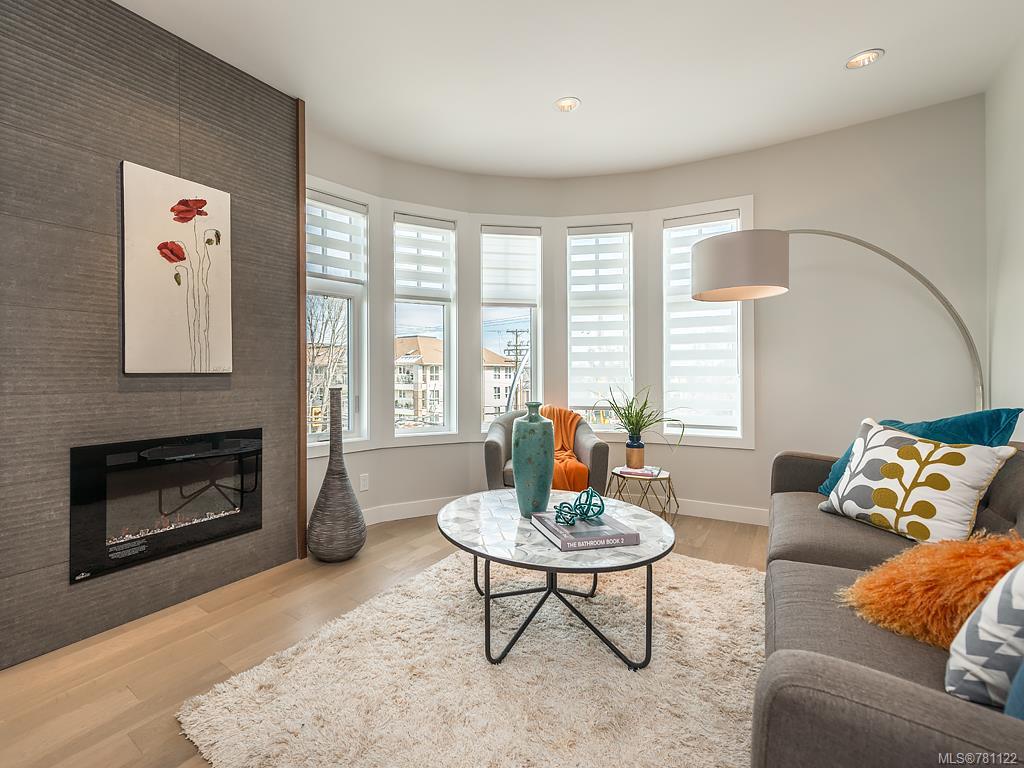 305-1765 Oak Bay Ave