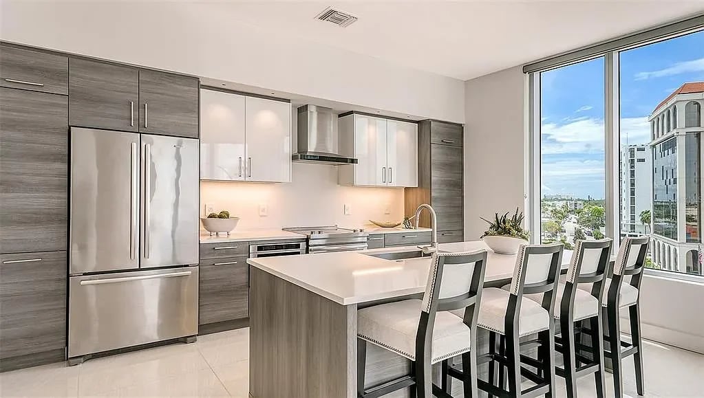 111 S Pineapple Ave #507