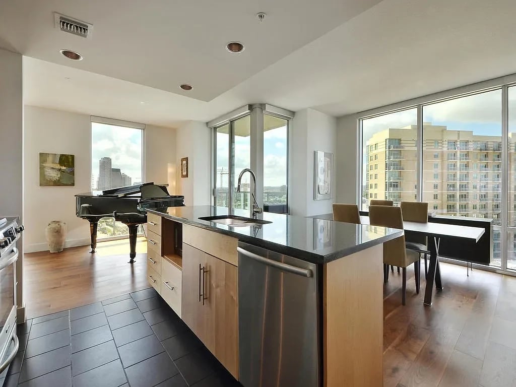 300 BOWIE ST, UNIT 1303