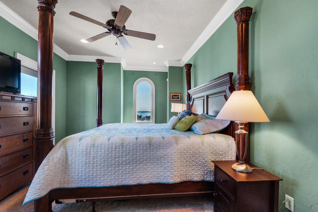 5236 Finisterre Drive