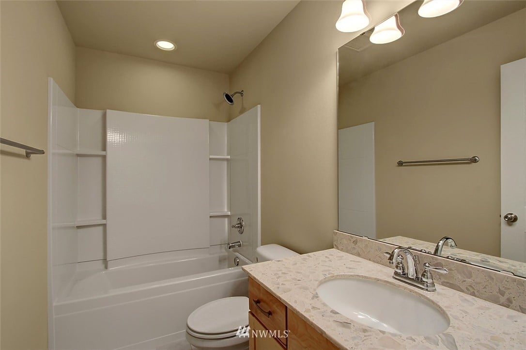 7-932 Clearwater Ct