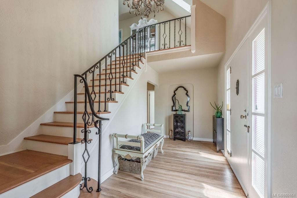 3084 Cadboro Bay Rd