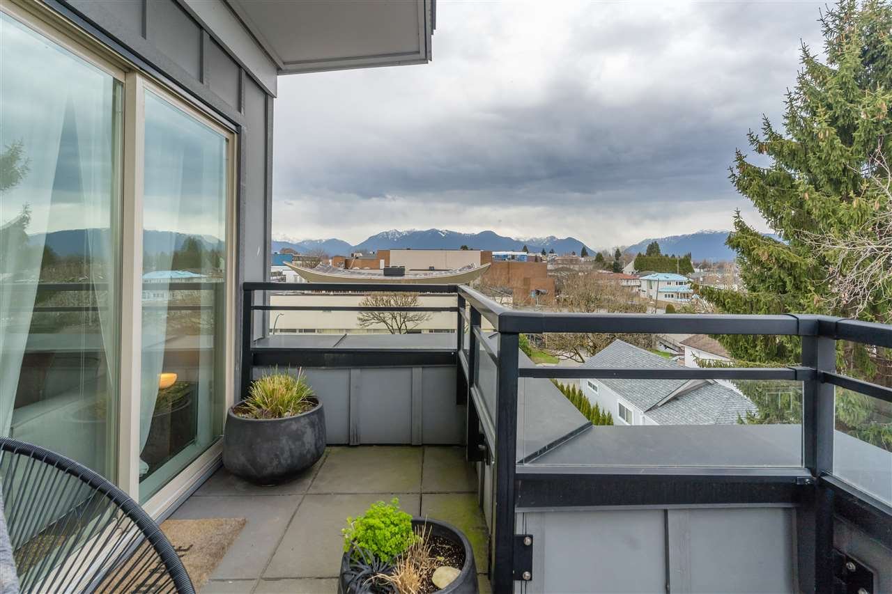 PH9-707 E 20th Ave