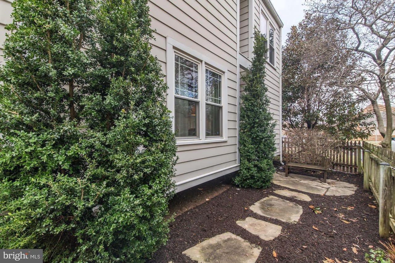 1541 Hunting Ave