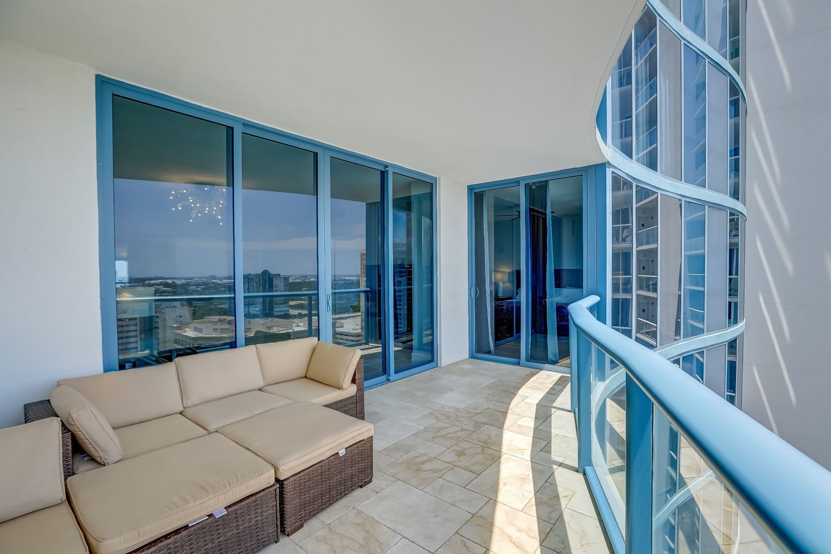 LAS OLAS RIVER HOUSE 2203