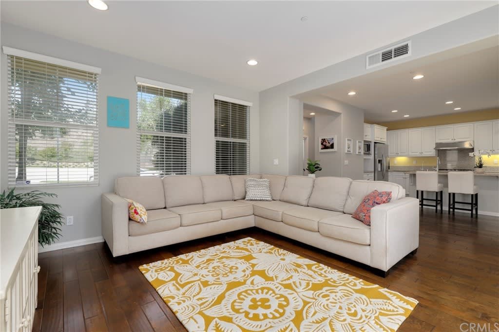 3016 E Walking Beam Pl