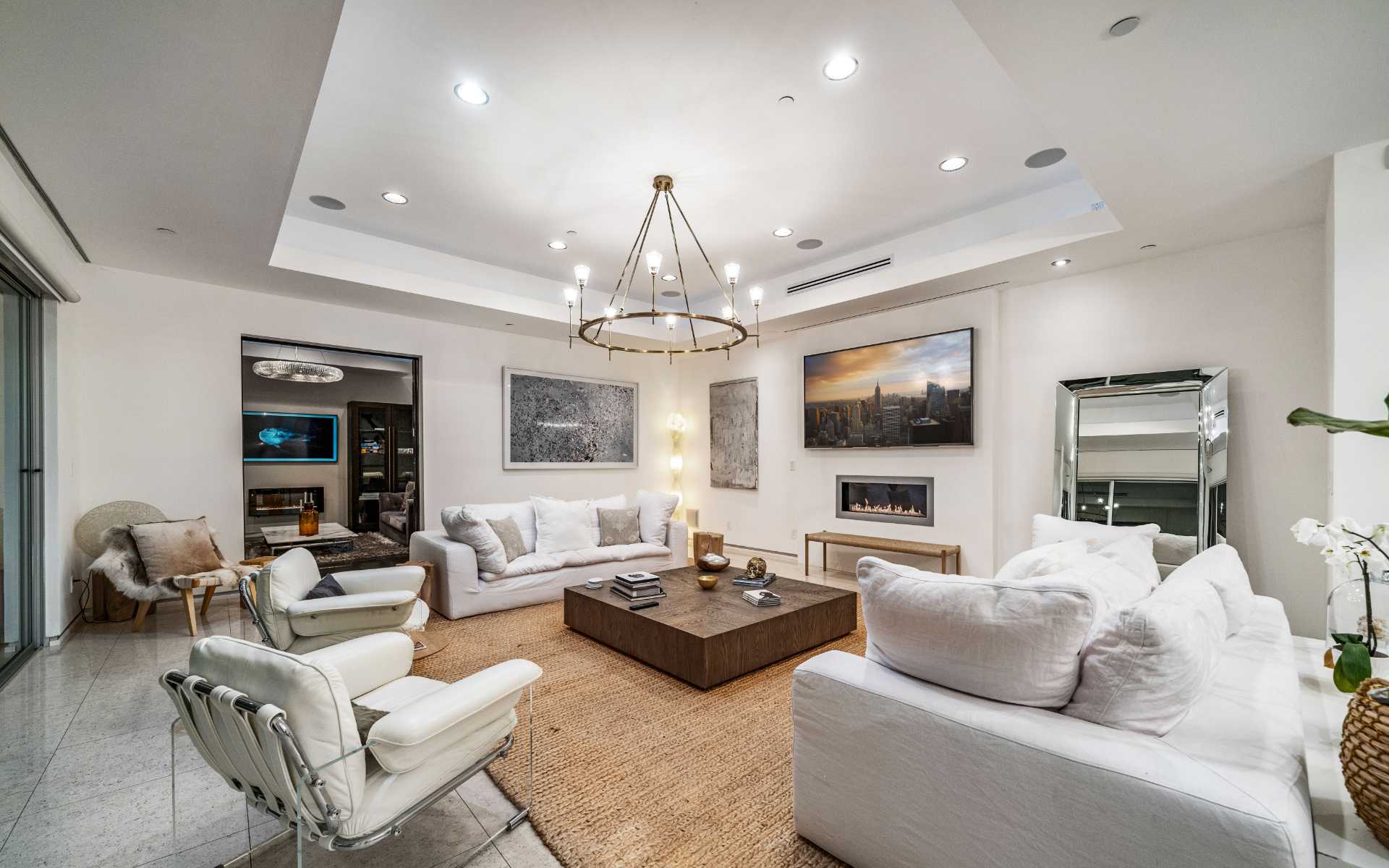 Travis Modern Mansion - Brentwood