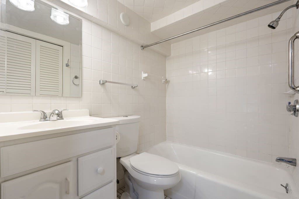 24 Braddock Park, #1
