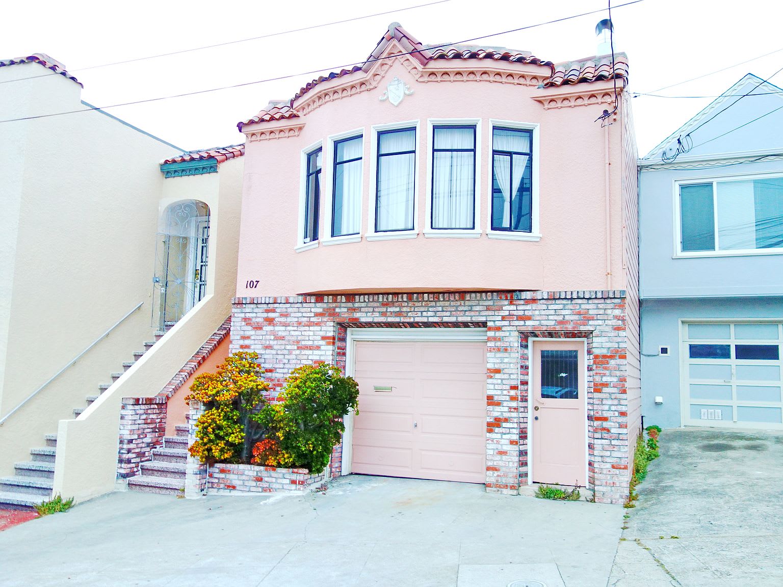 107 Guttenberg St