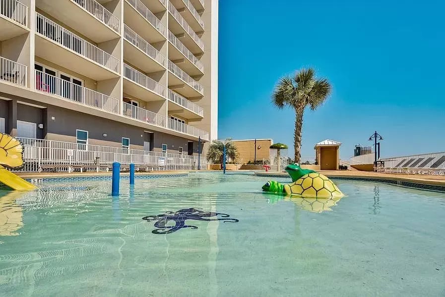 9860 S Thomas Drive Unit 1015