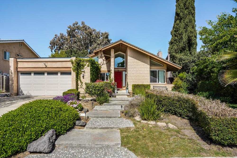 3573 Peak DR
