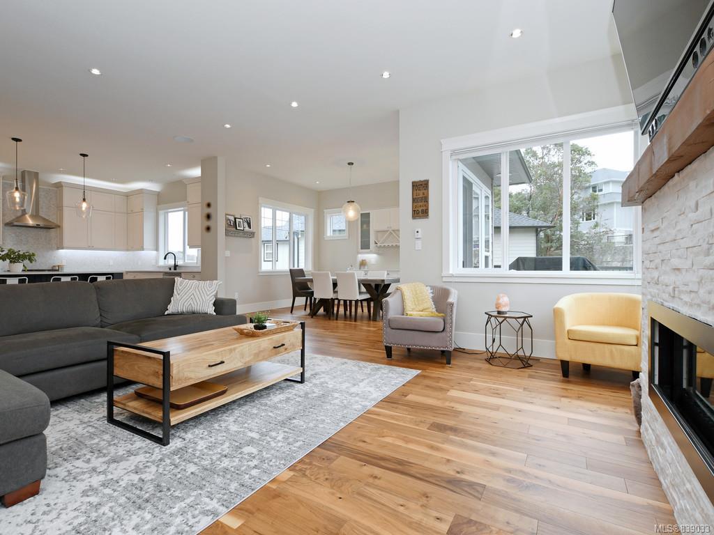 1401 Grand Forest Close