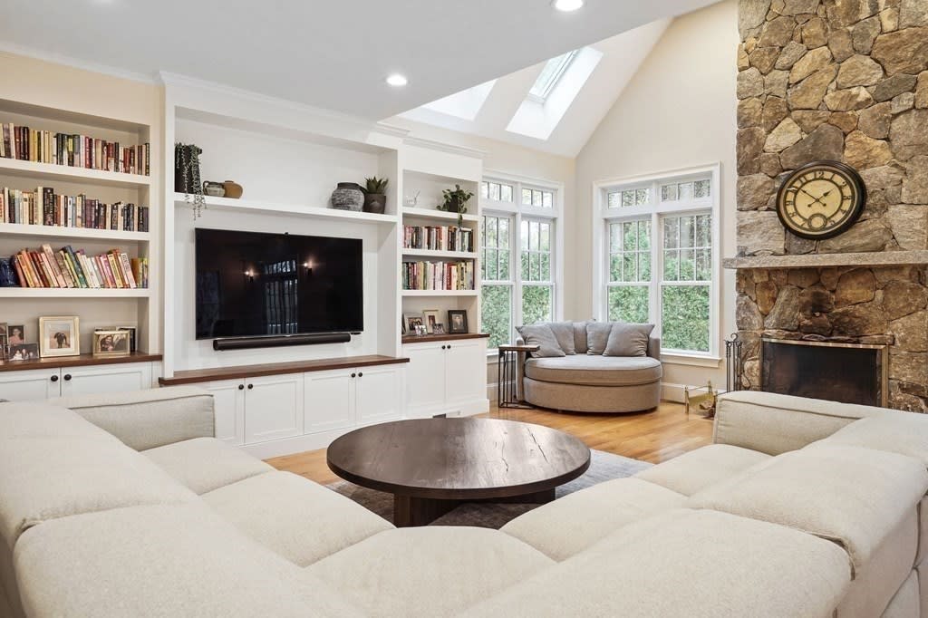 153 Livingston Circle