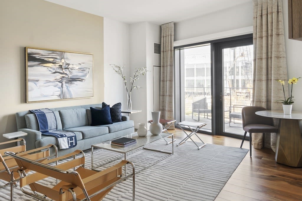 300 Pier 4 Blvd., Unit 2M