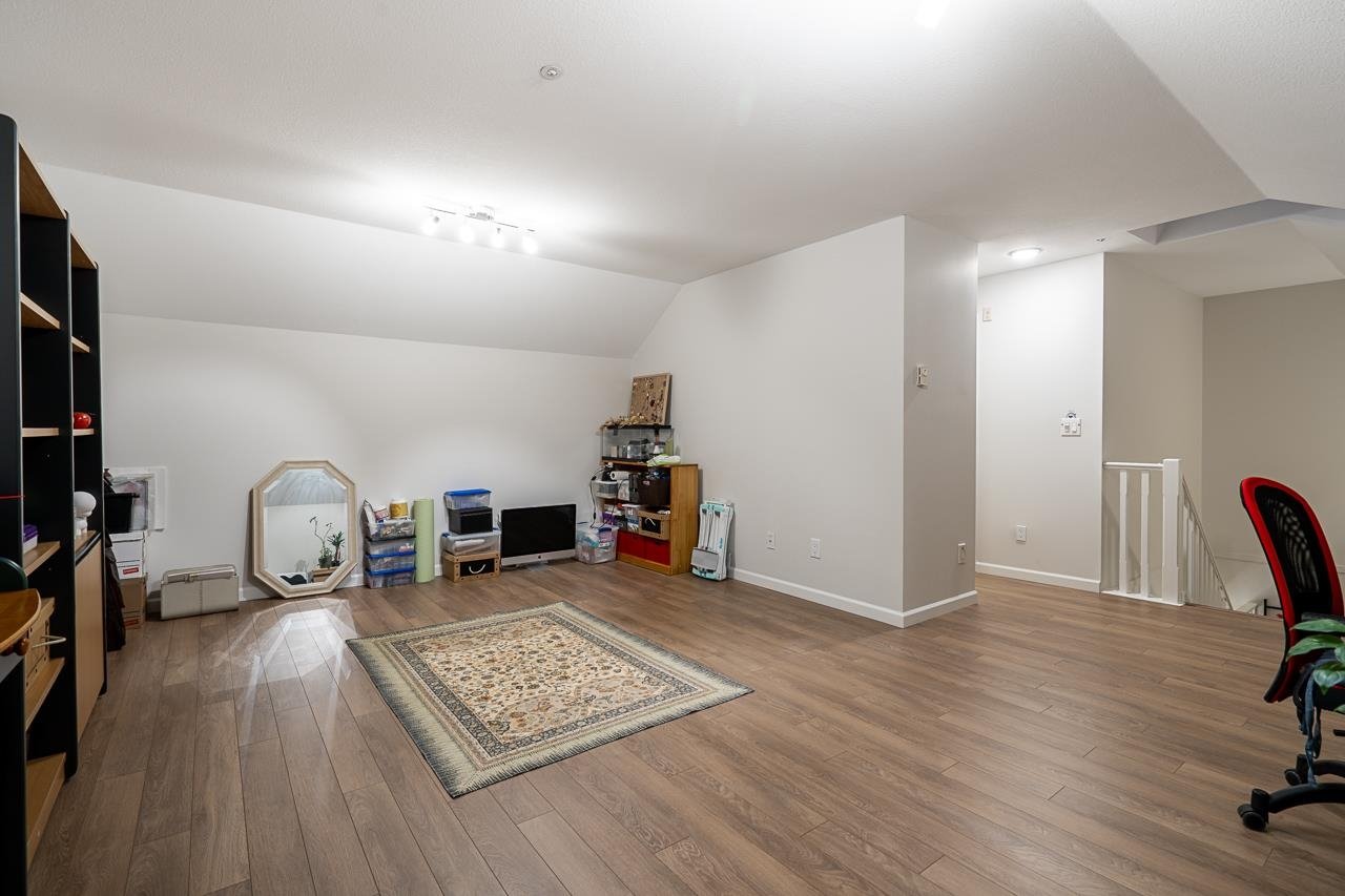 C-1133 E 29th St