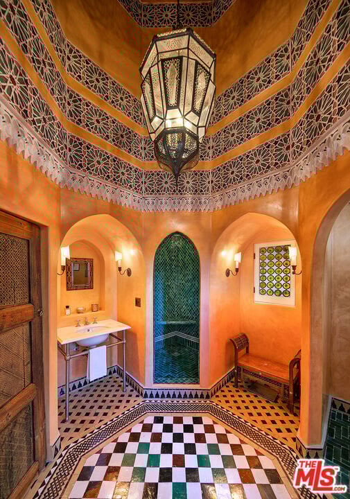 Castillo del Lago in Hollywood Hills