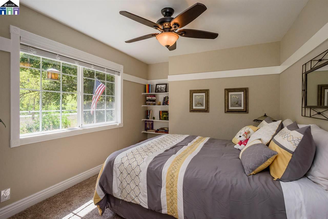 260 Clydesdale Dr