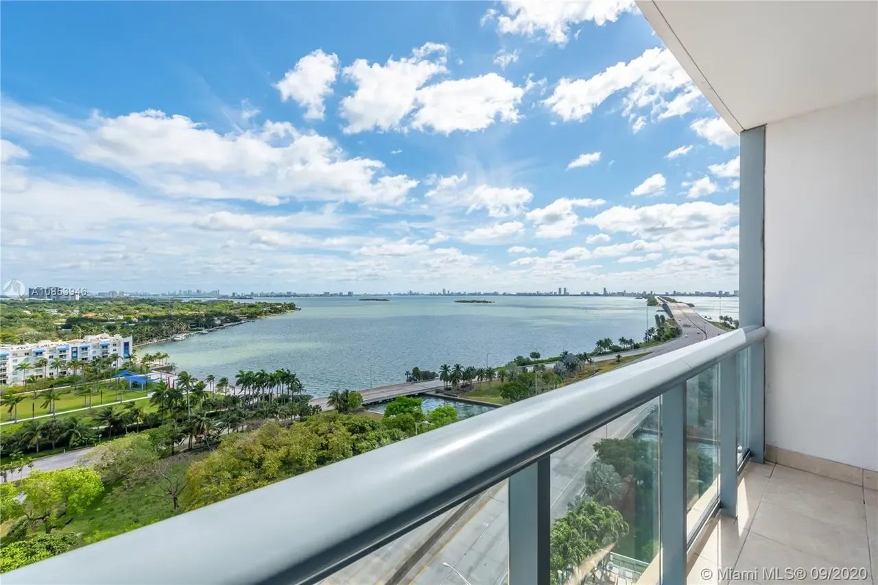 601 NE 36th St #1407