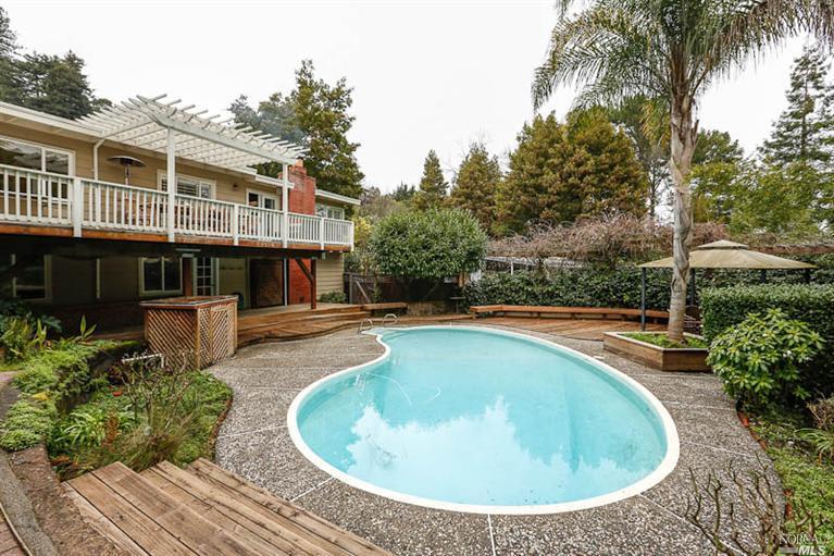390 Corte Madera Avenue