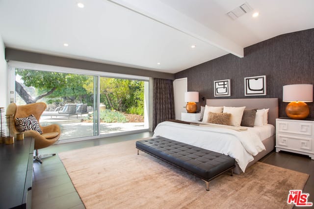 3553 Crownridge Dr
