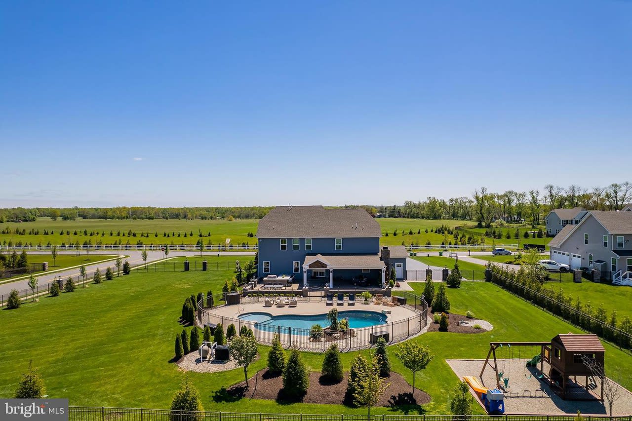 16 Gina Dr