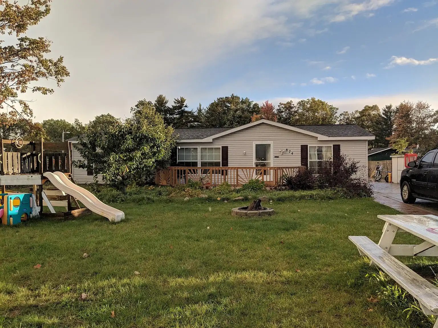 874 Crestwood Ln