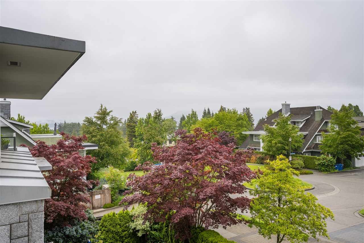 210-6015 Iona Dr