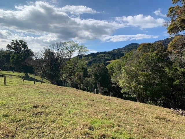 Vast Mountain Farm Acreage, Heredia