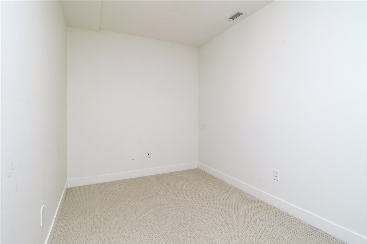211-500 Royal Ave