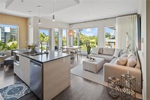 402-3811 Rowland Ave