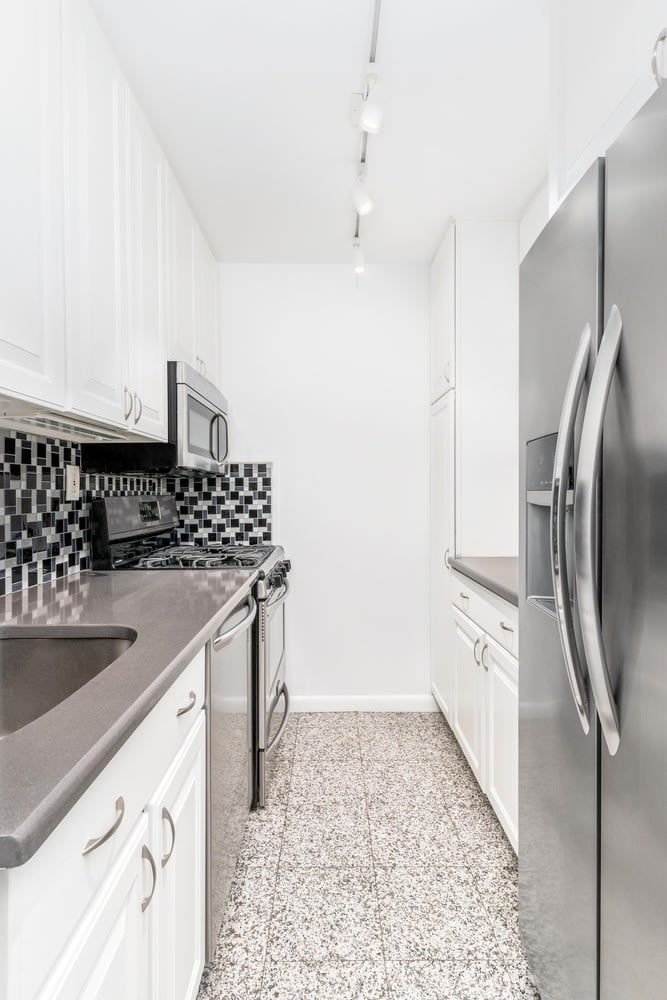 345 E 73rd Street Unit: 11-J