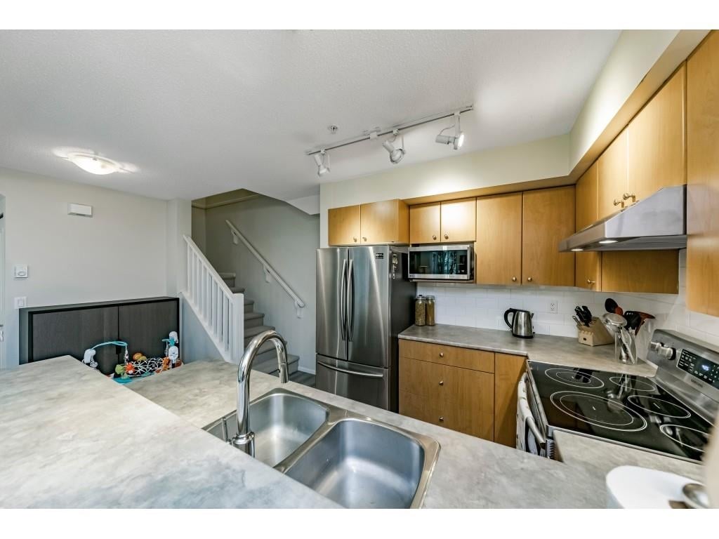 66-7088 17th Ave