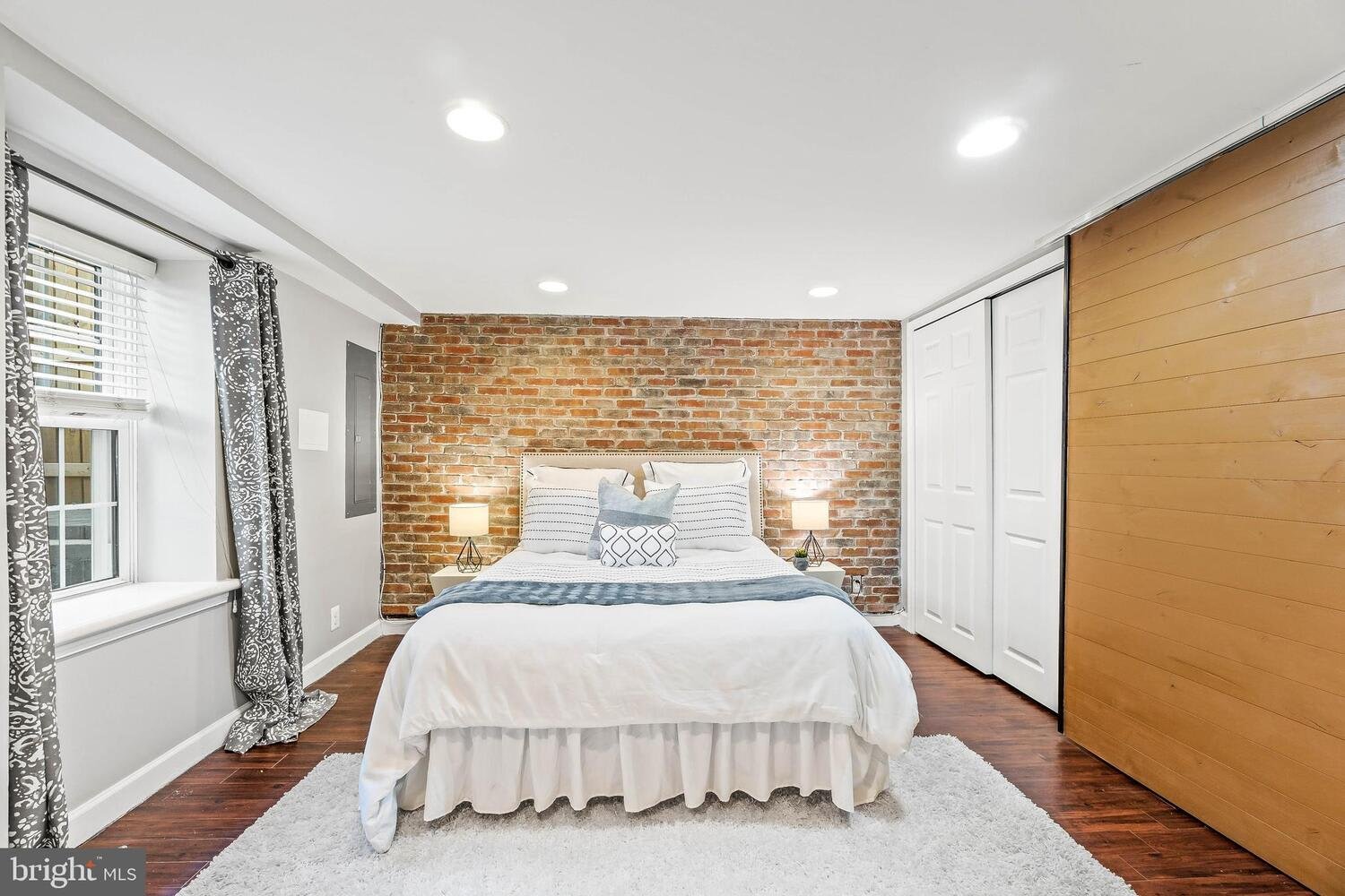 235 E Monroe Ave