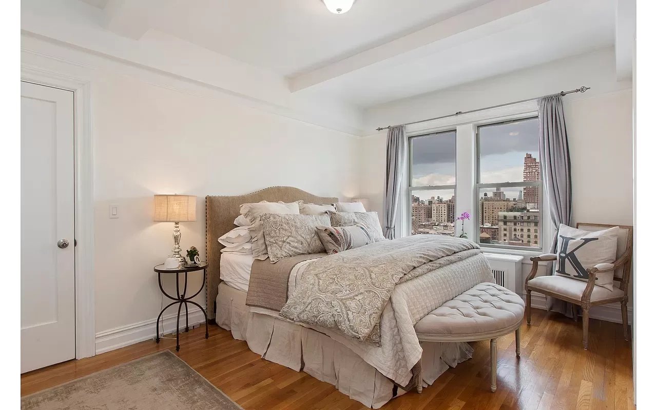 41 W 72nd St, Unit 17F