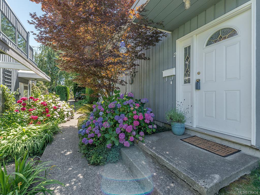 2-1319 Gladstone Ave, Victoria