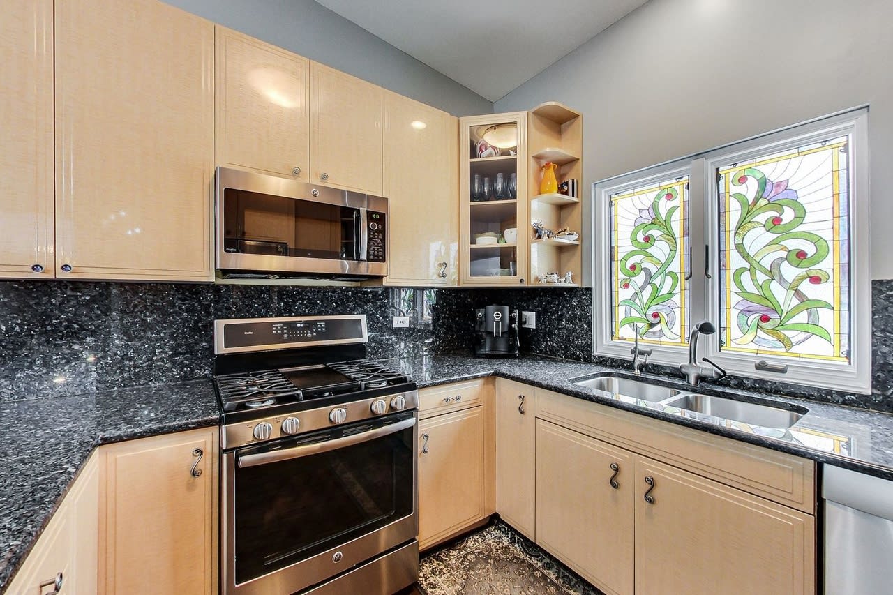 1222 SHERWOOD RD