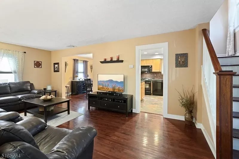 44 Colonial Ter