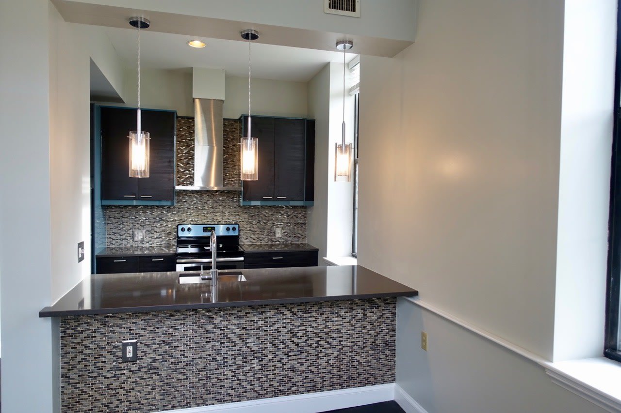Roxbury Fort Hill - 2 Bedroom 1 Laundry, Air Conditioning and Roof Deck - SEPTEMBER 1!