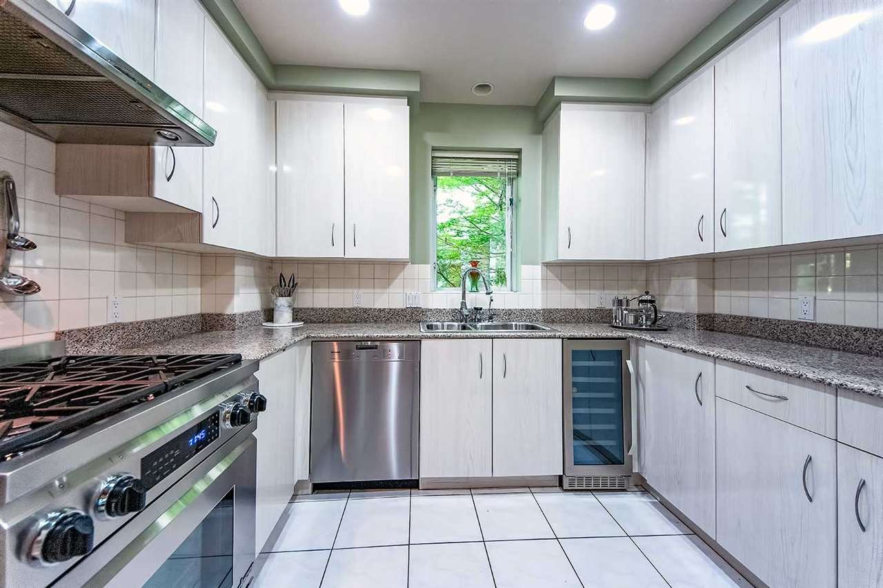 2-2838 Birch St