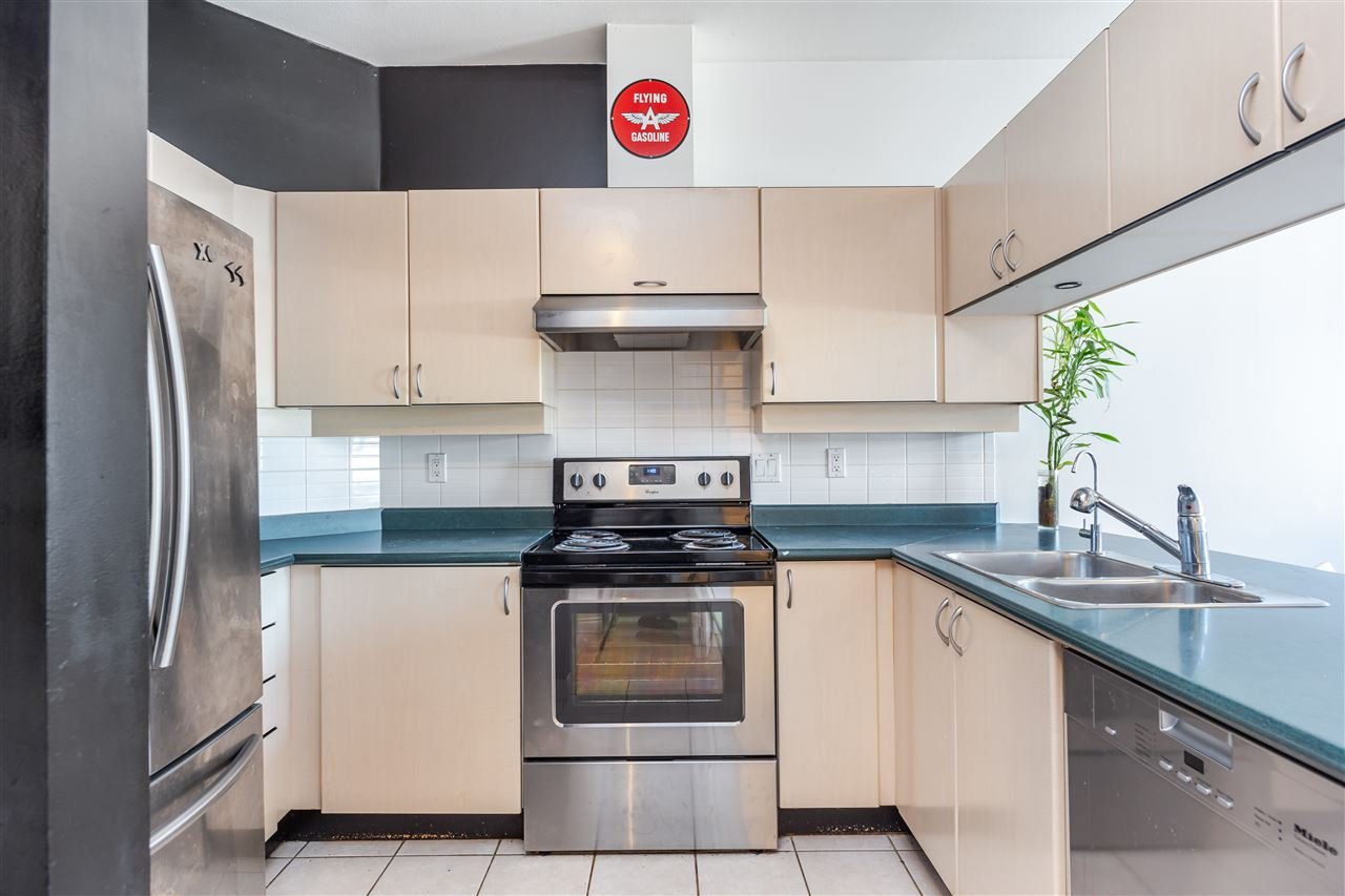207-188 E 33rd Ave