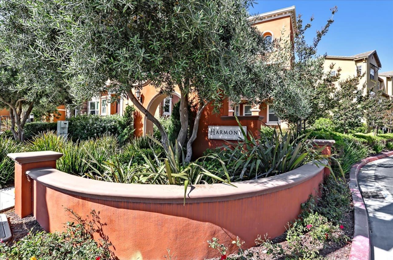 272 Currlin Cir