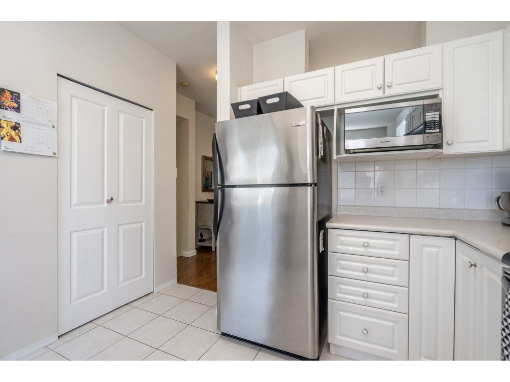18498 64a Ave