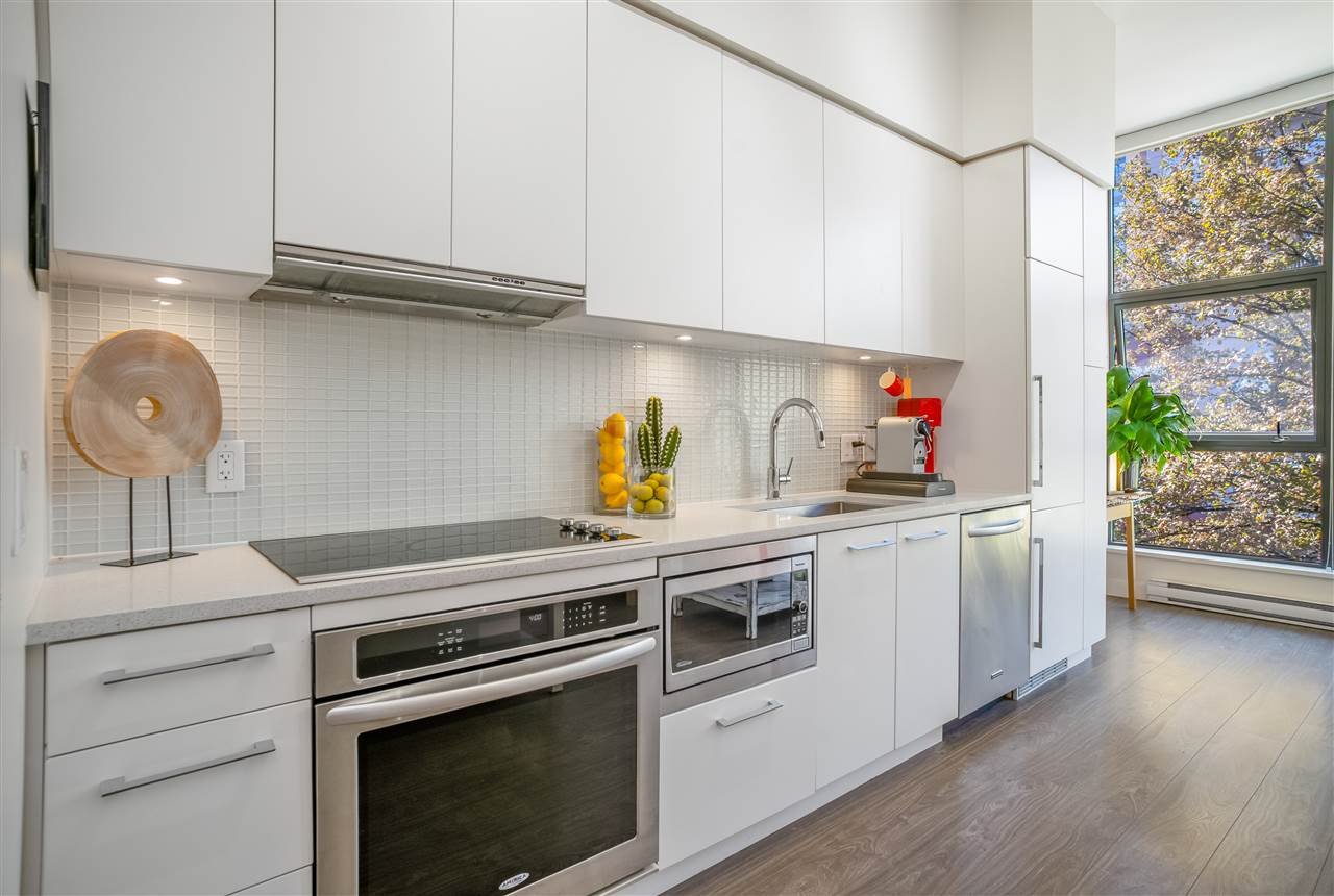 303-668 Columbia St