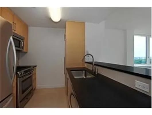 415 Main Street Unit: 14B