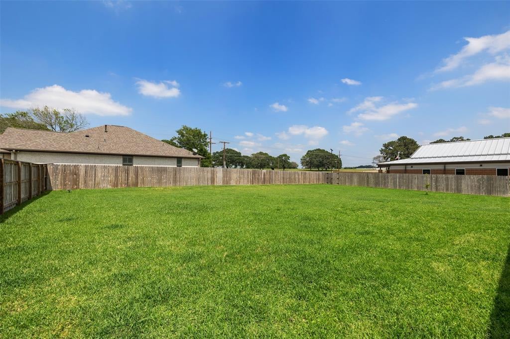 57 Briarwood Ln Bellville, Tx 77418