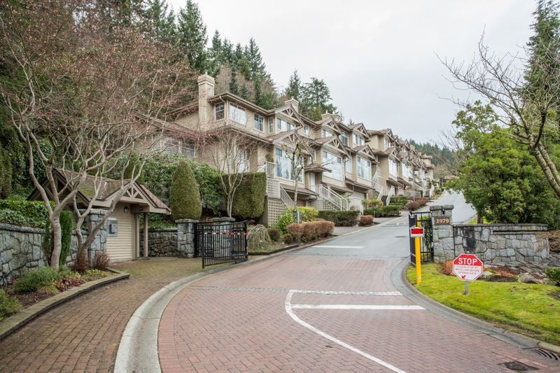 2-2979 Panorama Dr