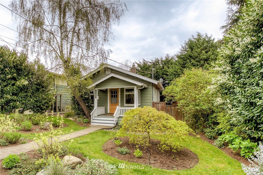 9042 36th Ave SW